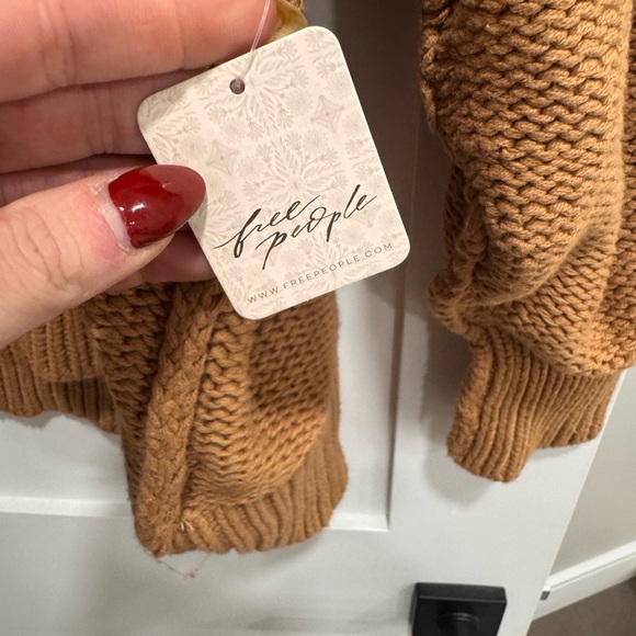 Free People Camel Brown Alli V-Neck Heavy Knit Oversize Sweater Sz S NWT - Picture 7 of 14